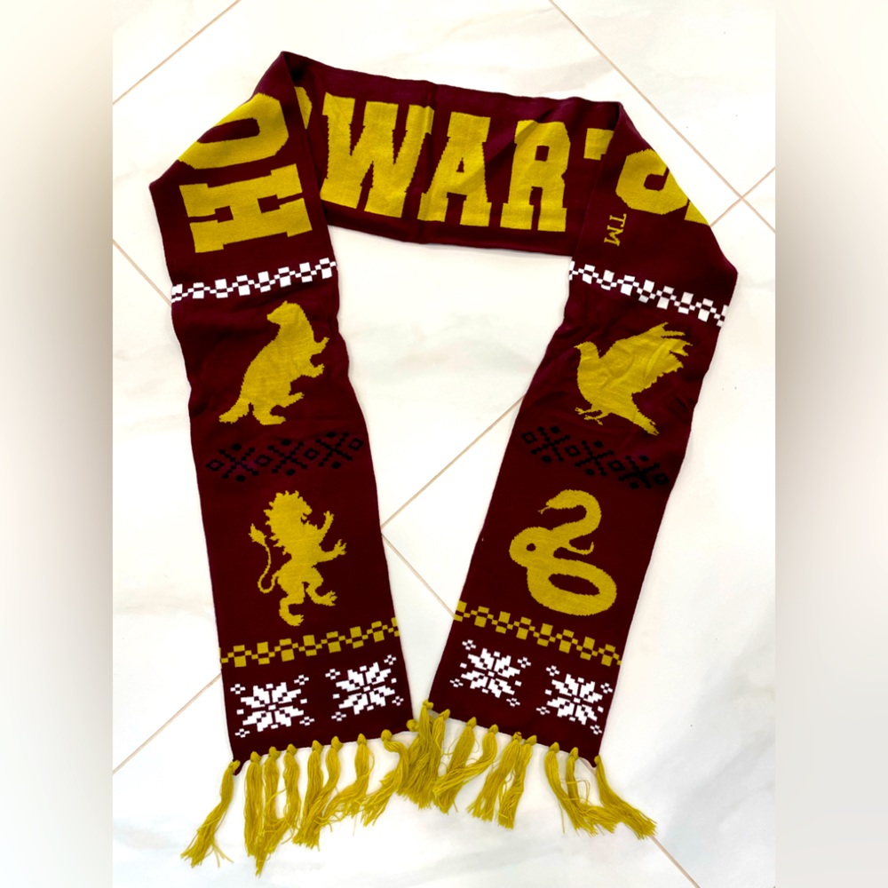 Harry Potter HOGWARTS KNIT SCARF Red Yellow NWT